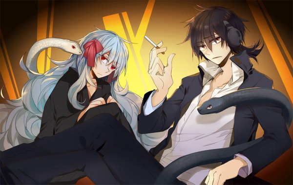 Anime picture 1442x915 with kagerou project shaft (studio) mary (kagerou project) konoha (kagerou project) kuroha zhuagui long hair looking at viewer fringe short hair black hair red eyes sitting holding silver hair bent knee (knees) ponytail alternate costume crossed legs wavy hair