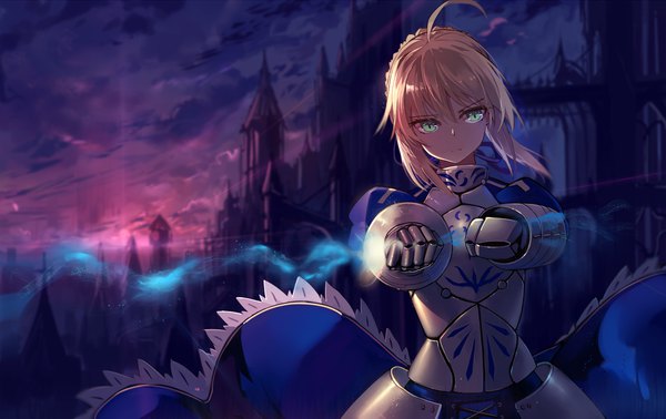 Anime picture 2000x1262 with fate (series) fate/stay night fate/unlimited codes artoria pendragon (all) saber saber lily baisi shaonian single fringe highres short hair blonde hair hair between eyes green eyes looking away sky cloud (clouds) ahoge braid (braids) depth of field
