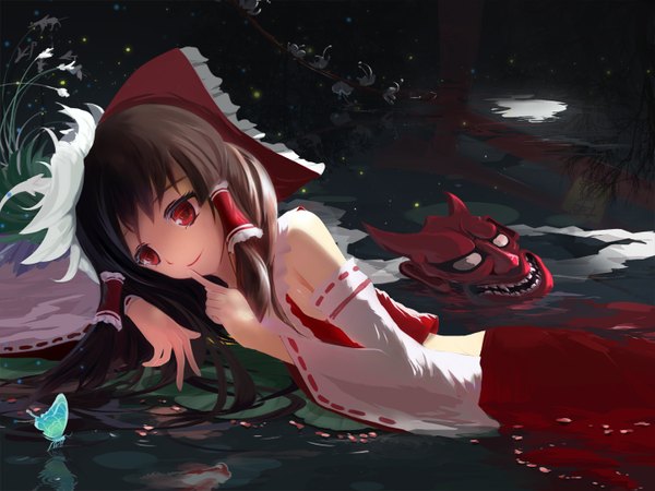 Anime picture 1440x1080 with touhou hakurei reimu myue (snowmoonlight) single long hair blush black hair smile red eyes bare shoulders long sleeves night wide sleeves finger to mouth on side reflection girl skirt hair ornament flower (flowers)