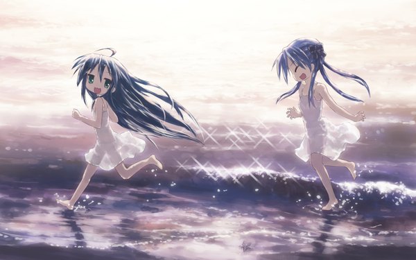 Anime picture 1680x1050 with lucky star kyoto animation izumi konata hiiragi kagami isou nagi long hair highres wide image twintails multiple girls green eyes blue hair ahoge barefoot sparkle beach evening sunset running see-through silhouette