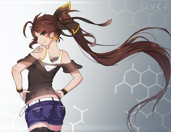 Anime picture 1000x772 with original qian ye (qys3) qys3 single fringe simple background brown hair standing brown eyes signed ahoge ponytail very long hair looking back from behind off shoulder tattoo back facial mark butt crack