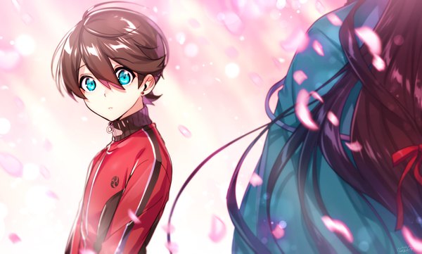 Anime picture 1300x783 with touken ranbu nitroplus izuminokami kanesada horikawa kunihiro ot-nm long hair looking at viewer fringe short hair hair between eyes brown hair wide image signed ahoge aqua eyes from behind blurry multiple boys piercing dated