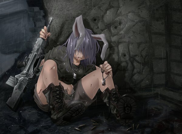 Anime picture 2106x1557 with touhou reisen udongein inaba koh (minagi kou) highres animal ears silver hair bunny ears bunny girl rain hair over eyes girl navel weapon shorts boots wall rifle