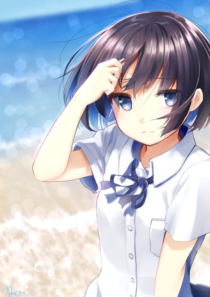 Anime picture 867x1227 with original makadamia single tall image looking at viewer fringe short hair blue eyes black hair signed upper body from above wind blurry girl shirt white shirt sea