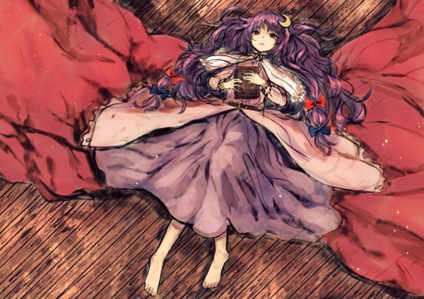 Anime picture 1280x906 with touhou patchouli knowledge berabou single long hair fringe red eyes purple hair full body bent knee (knees) lying barefoot from above sweat girl dress bow hair bow hairclip book (books)