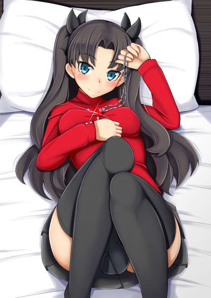 Anime picture 868x1228 with fate (series) fate/stay night type-moon toosaka rin alfort (may0508) single long hair tall image looking at viewer blush blue eyes black hair smile girl thighhighs skirt bow black thighhighs hair bow pendant