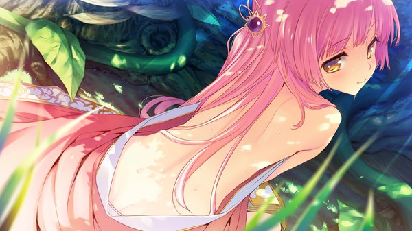 Anime picture 1280x720 with tears to tiara tears to tiara ii kleito tatami to hinoki single long hair looking at viewer blush fringe light erotic smile wide image sitting bare shoulders yellow eyes pink hair looking back sunlight wet bare back