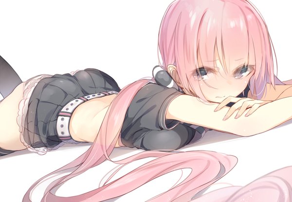 Anime-Bild 938x650 mit vocaloid megurine luka kojiki-life single blush light erotic simple background white background twintails looking away pink hair lying very long hair pleated skirt grey eyes low twintails alternate hairstyle on stomach girl thighhighs