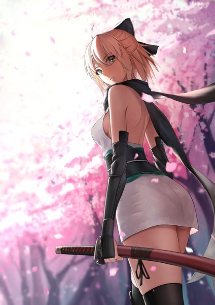 Anime picture 778x1100 with fate (series) fate/grand order okita souji (fate) (all) okita souji (koha-ace) shijiu (adamhutt) single tall image short hair light erotic blonde hair holding green eyes looking away ahoge ass looking back depth of field sideboob cherry blossoms sheathed