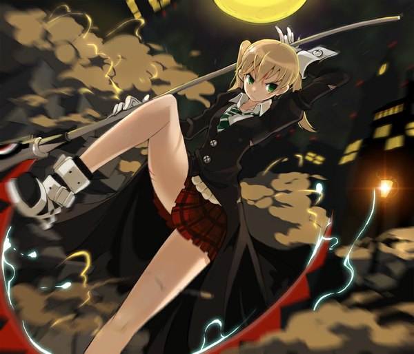 Anime picture 1000x857 with soul eater studio bones maka albarn armcho (pixiv) long hair blonde hair green eyes legs lightning girl skirt weapon miniskirt moon blood cloak scythe