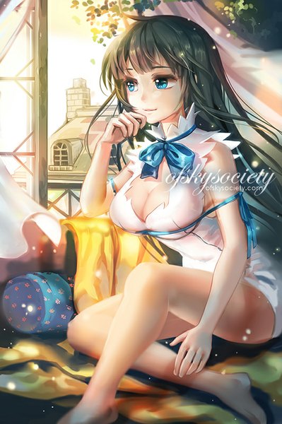 Anime picture 533x800 with dungeon ni deai wo motomeru no wa machigatteiru darou ka j.c. staff hestia (danmachi) ofskysociety single long hair tall image fringe breasts blue eyes black hair large breasts sitting looking away cleavage ahoge bent knee (knees) indoors parted lips barefoot