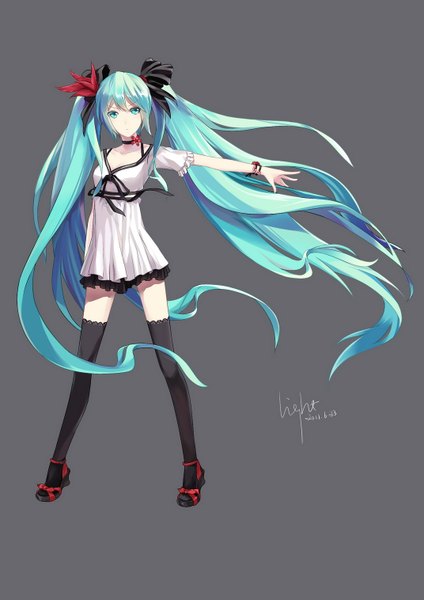 Anime picture 1071x1515 with vocaloid world is mine (vocaloid) hatsune miku lightofheaven single long hair tall image simple background twintails aqua eyes aqua hair grey background girl thighhighs black thighhighs
