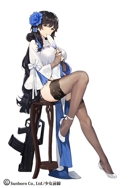 イラスト 700x1000 と ドールズフロントライン qbz-95(ドールズフロントライン) type 95 (narcissus) (girls frontline) 木shiyo ソロ 長髪 長身像 カメラ目線 前髪 おっぱい light erotic 黒髪 simple background 大きな乳房 白背景 座る 黄色眼 全身 bent knee (knees) blunt bangs