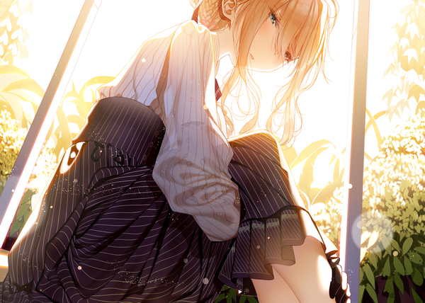 Anime picture 1960x1400 with violet evergarden kyoto animation violet evergarden (character) atha (leejuiping) single long hair fringe highres blue eyes blonde hair hair between eyes sitting payot head tilt striped girl skirt blouse long skirt