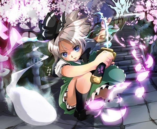 Anime picture 1190x980 with touhou konpaku youmu myon yamu (yamuyama web) single looking at viewer short hair blue eyes silver hair full body squat girl ribbon (ribbons) hair ribbon petals sword katana stairs