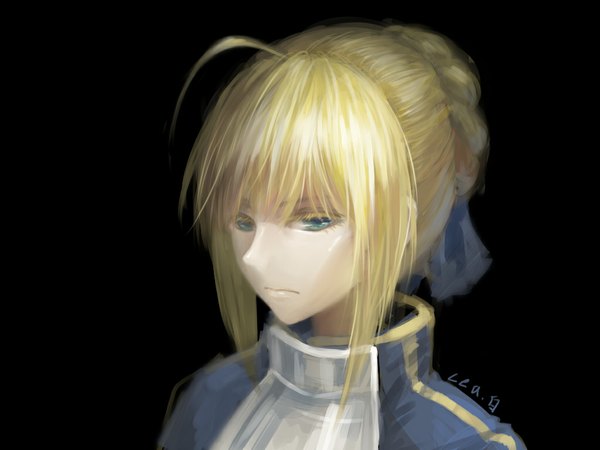 Anime picture 1024x768 with fate (series) fate/zero type-moon artoria pendragon (all) saber cea single looking at viewer fringe short hair simple background blonde hair green eyes signed ahoge black background girl