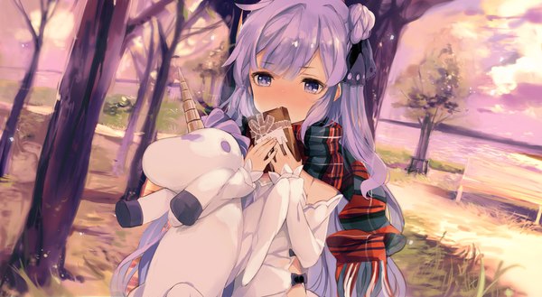 Anime picture 1750x960 with azur lane unicorn (azur lane) tetsujin momoko single long hair blush fringe highres hair between eyes wide image purple eyes holding sky purple hair cloud (clouds) outdoors long sleeves fingernails hair bun (hair buns) dutch angle