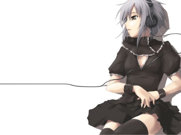 Anime picture 1024x768 with suzumiya haruhi no yuutsu kyoto animation nagato yuki single short hair white background brown eyes looking away cleavage parted lips grey hair vector gothic girl thighhighs black thighhighs headphones