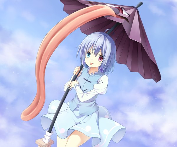 Anime picture 1000x830 with touhou tatara kogasa 40cabbage single short hair smile blue hair looking away sky ahoge heterochromia blue background girl dress tongue umbrella