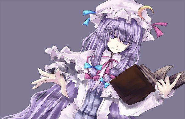 Anime picture 1164x750 with touhou patchouli knowledge asagi shii single long hair simple background smile purple eyes purple hair crescent purple background girl dress bow hair bow book (books) bonnet