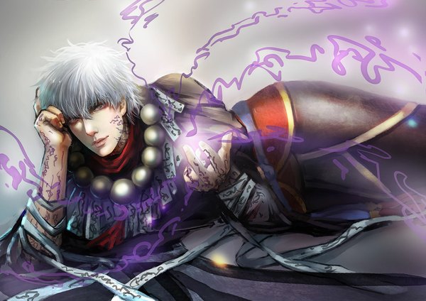 Anime picture 1004x710 with gintama sunrise (studio) sakata gintoki kakuso (artist) single looking at viewer short hair red eyes white hair arm support tattoo magic hand on head reclining bodypaint boy beads paper