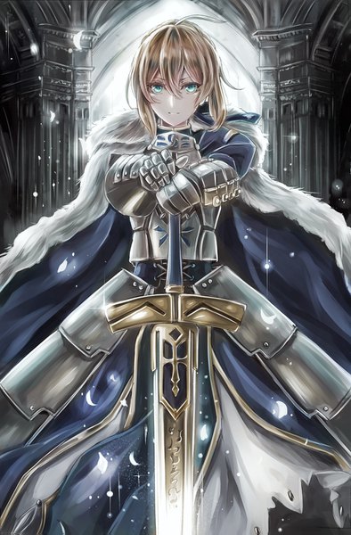 Anime picture 956x1455 with fate (series) fate/grand order artoria pendragon (all) saber jan (lightdragoon) single tall image looking at viewer fringe short hair blonde hair hair between eyes standing ahoge aqua eyes serious architecture warrior girl weapon
