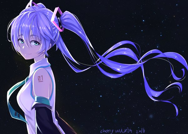 Anime picture 1015x723 with vocaloid hatsune miku qq416348422 long hair fringe smile hair between eyes twintails signed payot blue hair looking away looking back aqua eyes night tattoo night sky floating hair alternate hair color girl