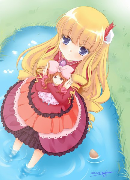 Anime picture 1238x1710 with kami nomi zo shiru sekai kujou tsukiyo qiuzhi huiyi single long hair tall image looking at viewer blue eyes blonde hair inscription river girl dress hair ornament bow plant (plants) hair bow grass doll (dolls)