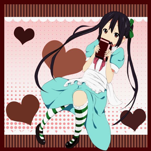 Anime picture 1000x1000 with k-on! kyoto animation nakano azusa kaiman long hair black hair red eyes twintails valentine girl dress socks heart gift striped socks