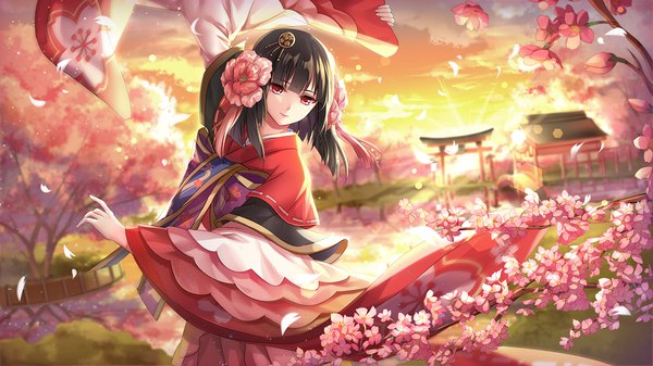 Anime picture 1778x1000 with onmyoji ying hua yao moyu single long hair fringe highres black hair smile red eyes wide image sky cloud (clouds) blunt bangs traditional clothes hair flower sunlight wide sleeves cherry blossoms dancing