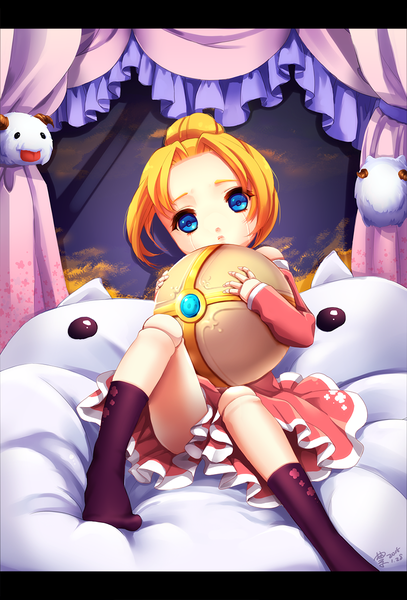 Anime-Bild 815x1200 mit league of legends poro (league of legends) orianna (league of legends) kinnohome single tall image looking at viewer short hair blue eyes blonde hair sitting bare shoulders holding signed full body bent knee (knees) head tilt off shoulder no shoes tears