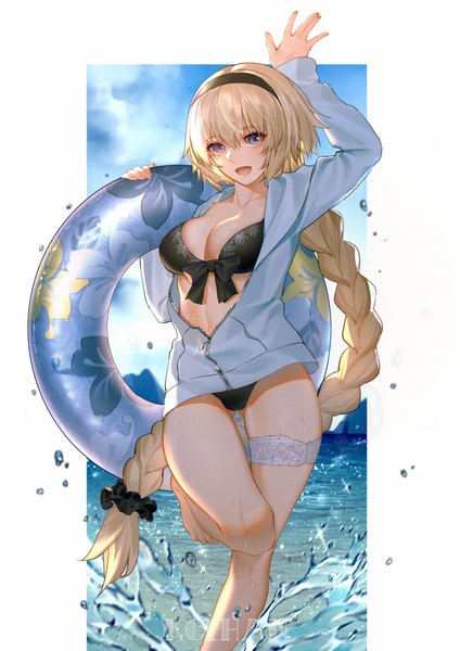 イラスト 2894x4093 と Fateシリーズ fate/grand order jeanne d'arc (fate) (all) ジャンヌ・ダルク(水着) koi han ソロ 長身像 カメラ目線 前髪 highres おっぱい 開いた口 青い目 light erotic simple background 金髪 笑顔 hair between eyes 大きな乳房 立つ