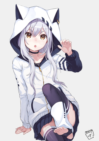 Anime-Bild 1273x1800 mit virtual youtuber azuma lim channel azuma lim mugcup single long hair tall image looking at viewer blush fringe open mouth simple background hair between eyes sitting yellow eyes payot silver hair long sleeves pleated skirt grey background