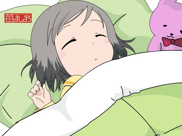 Аниме картинка 1280x960 с клубничный зефир sakuragi matsuri румянец короткие волосы лёжа закрытые глаза серые волосы лоли спит игрушка мягкая игрушка животного ребёнок (дети)