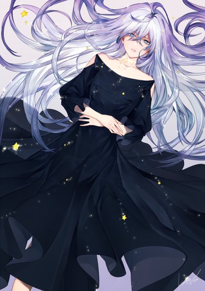 Anime picture 1000x1414 with original kurono yuu single long hair tall image looking at viewer fringe blue eyes simple background bare shoulders signed silver hair purple hair lying parted lips multicolored hair lips wide sleeves two-tone hair girl