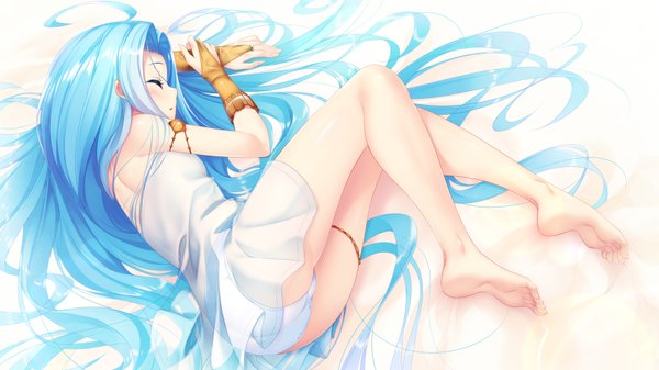 Anime picture 1600x900 with granblue fantasy lyria (granblue fantasy) unosuke single blush light erotic simple background wide image bare shoulders blue hair full body ahoge bent knee (knees) lying eyes closed very long hair parted lips profile barefoot bare legs
