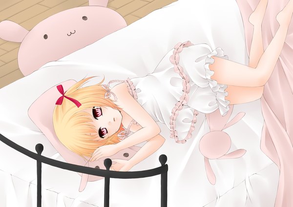 Anime picture 2000x1414 with touhou rumia kutsuna ayumu (artist) highres short hair blonde hair red eyes lying barefoot loli legs girl pillow bed toy stuffed animal
