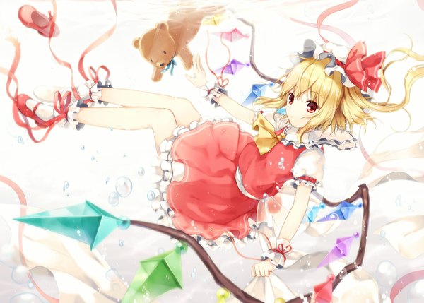 Anime picture 1024x733 with touhou flandre scarlet 6u (eternal land) single looking at viewer blush short hair blonde hair red eyes underwater girl skirt hair ornament ribbon (ribbons) wings water socks shoes white socks toy
