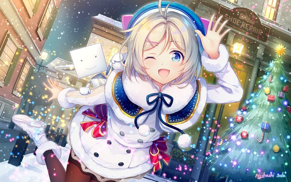 Anime picture 1300x813 with virtual youtuber .live dennou shoujo siro nijihashi sora single looking at viewer blush short hair open mouth blue eyes signed silver hair ahoge outdoors one eye closed wink leaning leaning forward city snowing