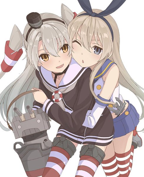 イラスト 800x982 と 艦隊これくしょん 島風(艦これ) 天津風(艦これ) 連装砲くん 七日夕日 長髪 長身像 赤面 前髪 開いた口 青い目 simple background 金髪 笑顔 hair between eyes 白背景 肩出し multiple girls holding 黄色眼