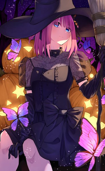 Anime picture 1976x3210 with go-toubun no hanayome nakano nino tamago sando single tall image looking at viewer highres short hair blue eyes pink hair short sleeves puffy sleeves turning head halloween witch girl dress gloves hair ornament hat