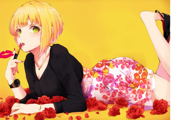 Anime picture 4000x2801 with idolmaster idolmaster cinderella girls miyamoto frederica ryuu. single looking at viewer blush fringe highres short hair breasts simple background blonde hair holding yellow eyes payot absurdres cleavage full body lying
