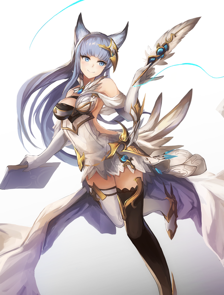 イラスト 1266x1667 と グランブルーファンタジー korwa (granblue fantasy) エルティカ ソロ 長髪 長身像 前髪 おっぱい 青い目 light erotic simple background 笑顔 大きな乳房 立つ 白背景 holding looking away 銀髪 bent knee (knees) blunt bangs