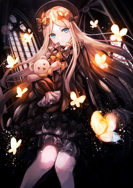 Anime-Bild 900x1273 mit fate (series) fate/grand order abigail williams (fate) jan (lightdragoon) single long hair tall image looking at viewer fringe blue eyes blonde hair standing holding payot head tilt bare legs dutch angle floating hair glowing lolita fashion