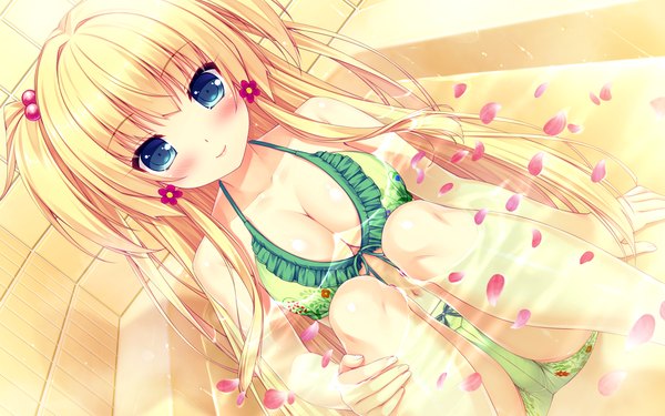 Anime picture 1280x800 with boku to koi suru ponkotsu akuma. fujima emiri sayori single long hair looking at viewer blush breasts blue eyes light erotic blonde hair smile game cg cleavage girl swimsuit bikini petals bath