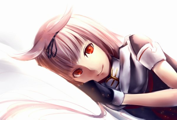 Anime picture 1026x700 with kantai collection yuudachi destroyer oki (koi0koi) single long hair looking at viewer red eyes white background silver hair light smile remodel (kantai collection) girl gloves ribbon (ribbons) hair ribbon sailor suit