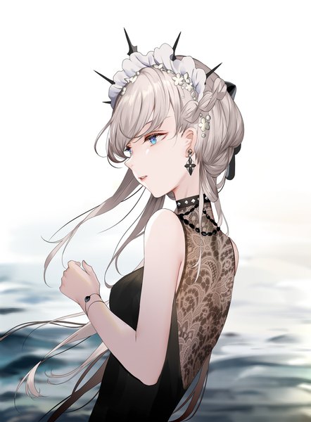 Anime-Bild 1473x2000 mit azur lane belfast (azur lane) hillly (maiwetea) single long hair tall image fringe blue eyes simple background hair between eyes standing bare shoulders looking away silver hair braid (braids) parted lips profile wind from behind alternate costume