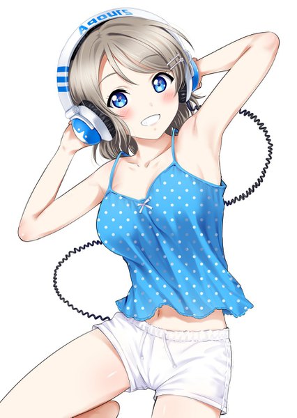 イラスト 883x1243 と ラブライブ!サンシャイン!! サンライズ love live! 渡辺曜 三九呂 ソロ 長身像 カメラ目線 赤面 短い髪 青い目 simple background 白背景 parted lips grey hair armpit (armpits) polka dot 女の子 ショーツ ヘッドフォン