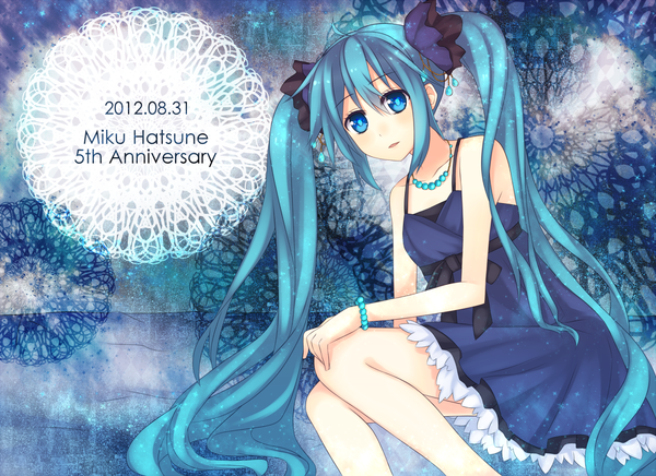 Anime picture 1375x1000 with vocaloid hatsune miku matsurika (akatuki1227) single looking at viewer blue eyes twintails bare shoulders blue hair very long hair dated anniversary girl dress bow hair bow beads