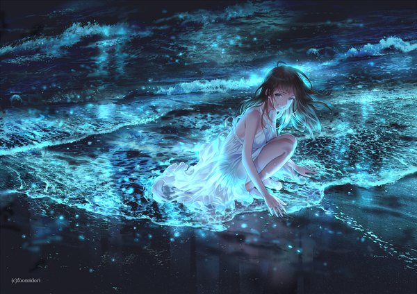 Anime picture 1414x1000 with original midori foo single long hair looking at viewer fringe black hair smile full body ahoge outdoors barefoot wind black eyes night bare legs grin glowing watermark reflection